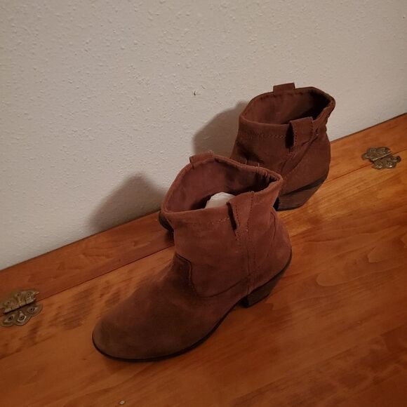 Call it Spring Tan Suede Booties Size 9 - Picture 2 of 8